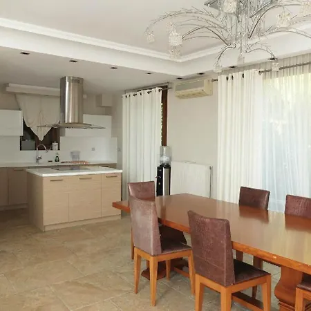 Royal Luxury By Aktis *