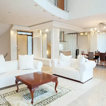 ヴィラ Royal Luxury By Aktis *